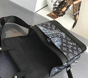 Louis vuitton  messenger pm  monogram canvas lion m54248 29cm x 19.5cm x 8cm  - 3