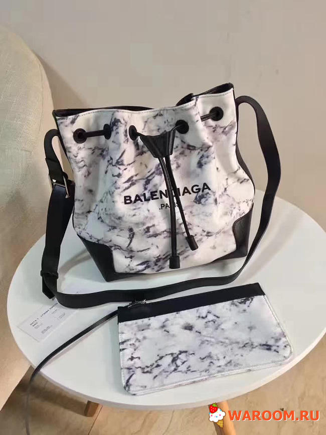 Balenciaga bucket bag 22cm x 15cm x 24.5cm  - 1