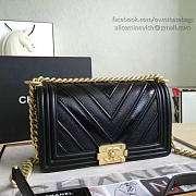 Chanel chevron quilted medium boy bag black   - 4