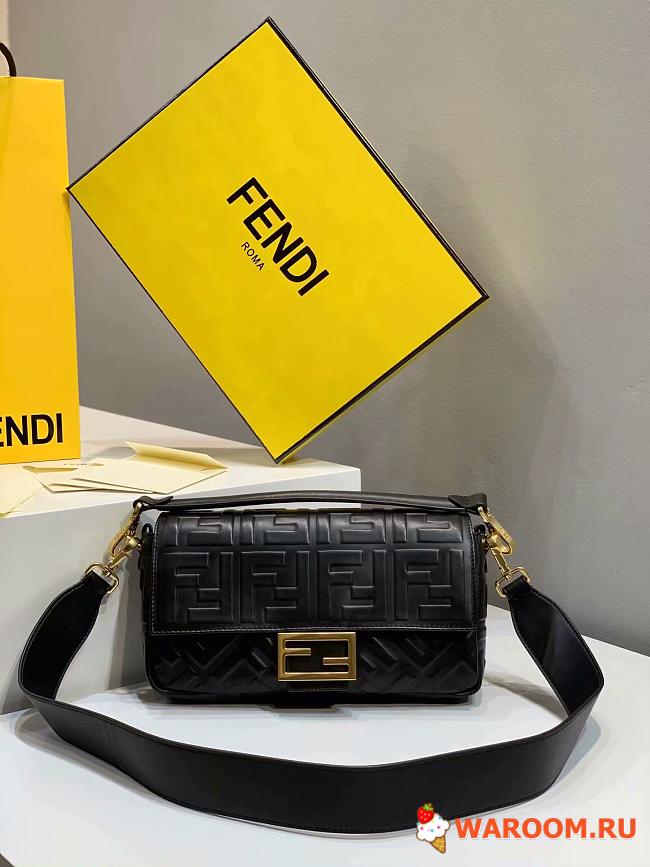 FENDI clam crossbody tote medium black 26 x 5 x 15cm - 1