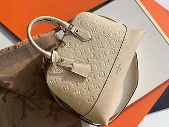 Lv alma bb relief full leather embossed m44832 large white_32×24×15