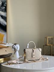 LOUIS VUITTON PETITE MALLE SOUPLE CREAM M45394 20×8×14cm - 4