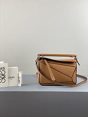 LOEWE Mini Puzzle Bag in Classic Calfskin Tan 322.30.U95 18 x 12.5 x 8 cm - 1