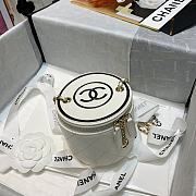 CHANEL Small Vanity With Chain Lambskin & Gold-Tone Metal White & Black AP2193 9 x 10 x 10 cm - 5