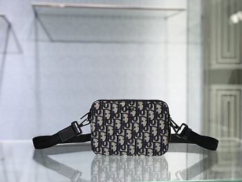 DIOR POUCH WITH SHOULDER STRAP Beige and Black Dior Oblique Jacquard 2OBBC119YSE 17 x 12.5 cm 