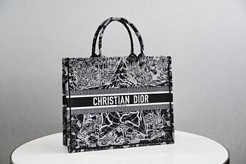 DIOR LARGE BOOK TOTE Black and White Dior Around the World Embroidery M1286 41.5 x 34.5 x 16 cm