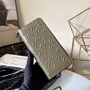 LOUIS VUITTON ZIPPY WALLET VERTICAL Monogram Seal Leather Green M80505 10 x 20 x 2 cm - 3
