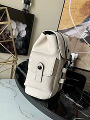 LOUIS VUITTON CHRISTOPHER XS Taurillon Leather Blanc M58493 14 x 19.5 x 5 cm - 2