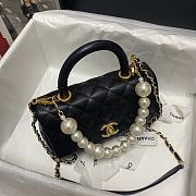 CHANEL FLAP BAG WITH BLACK TOP HANDLE Grained Calfskin Gold Metal Black A92990 23 cm - 5
