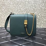 VALENTINO VSLING GRAINY CALFSKIN SHOULDER Dark Green VW2B0F00 22 x 11 x 17 cm - 6