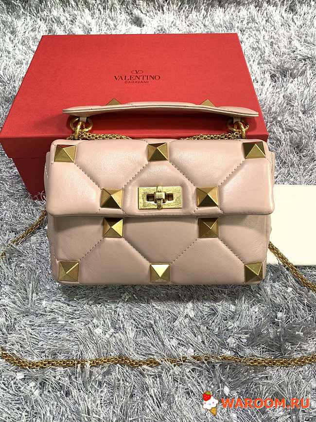 VALENTINO MEDIUM ROMAN STUD THE SHOULDER BAG IN NAPPA WITH CHAIN Rose Cannelle VW0B0I82BSF 25 x 16 x 10 cm - 1
