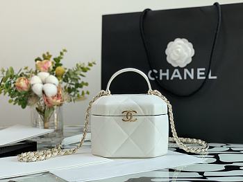 CHANEL SMALL Vanity Case Lambskin And Gold Metal White AS2630 15 x 10 x 11 cm