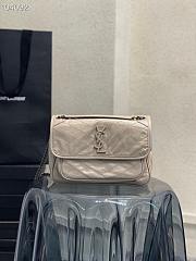 YSL NIKI MEDIUM CRINKLED VINTAGE LEATHER Creme 4988940 28 x 20 x 8 cm - 1