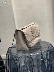 YSL NIKI MEDIUM CRINKLED VINTAGE LEATHER Creme 4988940 28 x 20 x 8 cm - 2
