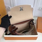 LOUIS VUITTON LOCKME EVER MM Soft Grained Calfskin Leather Caramel And White M56094 33.5 x 21.5 x 14.5 cm - 2