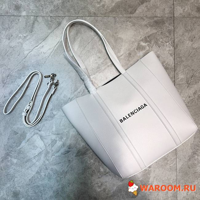 BALENCIAGA WOMEN'S EVERYDAY XS TOTE BAG In White 551810 24.5 x 12 x 28 cm  - 1