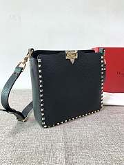 VALENTINO MEDIUM GARAVANI ROCKSTUD Tote Soft Cowhide Leather Black 50031S 27 × 7 × 25 cm - 2