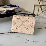 LOUIS VUITTON IRIS XS WALLET Monogram Perforations Creme M69033 9.8 x 7.8 x 1 cm - 4