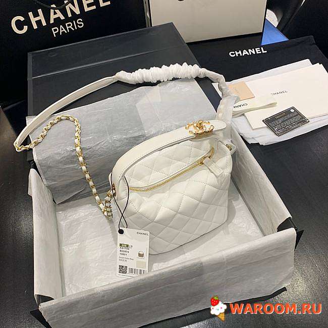 CHANEL SMALL Lambskin Hobo Bag White AS1745 15 x 15 x 12 cm - 1