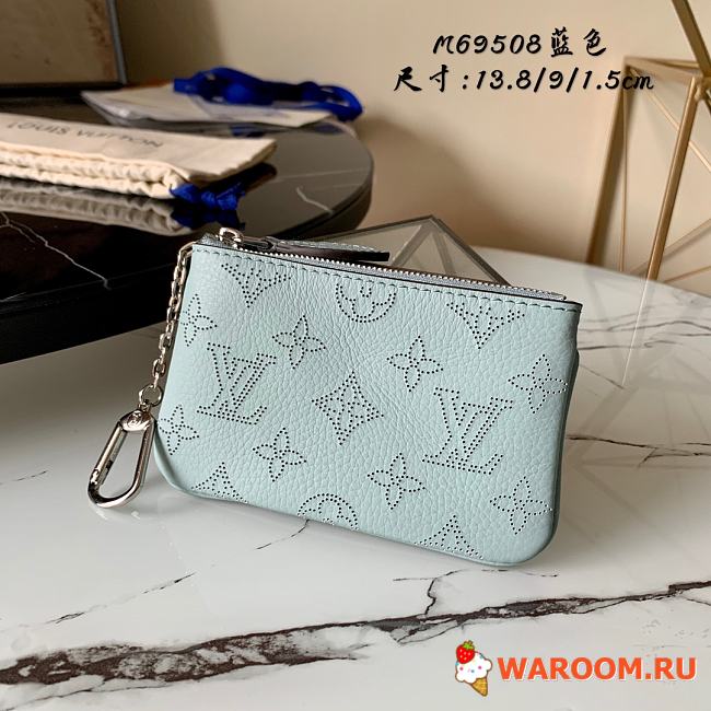 LOUIS VUITTON KEY POUCH Mahina Leather Monogram Pattern Vert Lagon M80696 13.8 x 9 x 1.5 cm - 1