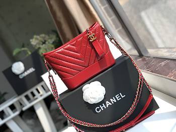 CHANEL SMALL Gabrielle Chevron Hobo Bag Aged Calfskin Red A91810 20 x 15 x 8 cm