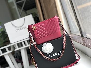 CHANEL SMALL Gabrielle Chevron Hobo Bag Aged Calfskin Garnet Pink A91810 20 x 15 x 8 cm