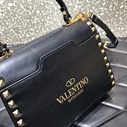 VALENTINO SMALL Garavani Rockstud Alcove Grainy Handbag Black WW2B0J71WAX 22 x 17 x 9 cm - 3