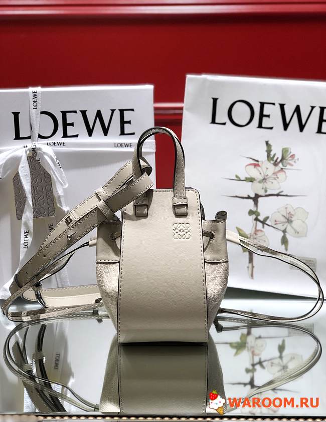 LOEWE MINI Hammock Drawstring Classic Calfskin Leather White 314.30.V07 19.5 x 17 x 11 cm - 1