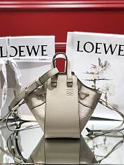 LOEWE MINI Hammock Drawstring Classic Calfskin Leather White 314.30.V07 19.5 x 17 x 11 cm - 3