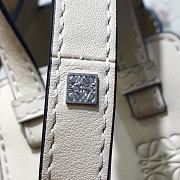 LOEWE MINI Hammock Drawstring Classic Calfskin Leather White 314.30.V07 19.5 x 17 x 11 cm - 4