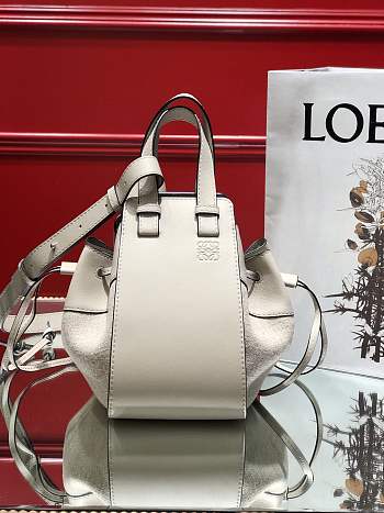 LOEWE SMALL Hammock Bag Cassic Calfskin Leather White 387.30.S35 26 x 21 x 14 cm