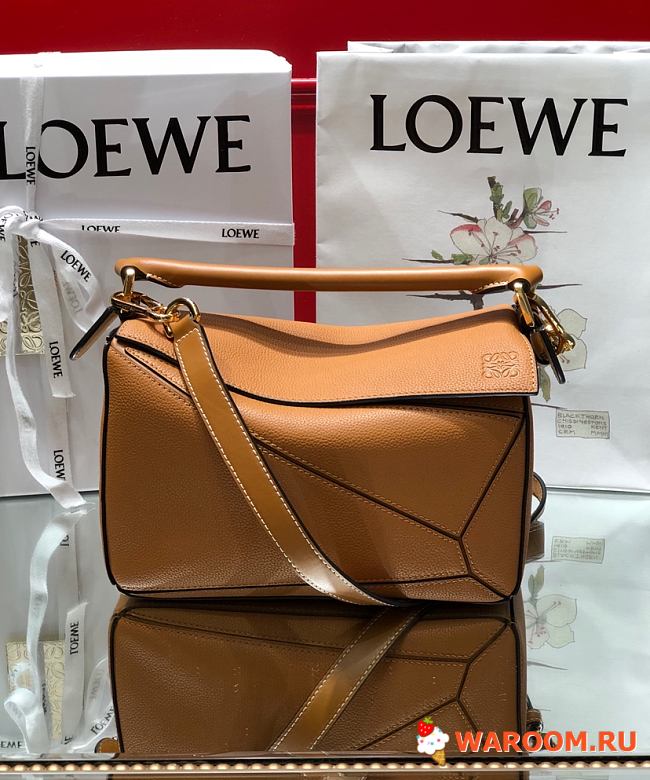 LOEWE SMALL Puzzle Bag Cassic Calfskin Leather Tan 322.30.S21 24 x 14 x 11 cm - 1