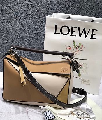 LOEWE SMALL Puzzle Bag Cassic Calfskin Leather Sand/White A510S21X55 24 x 14 x 11 cm