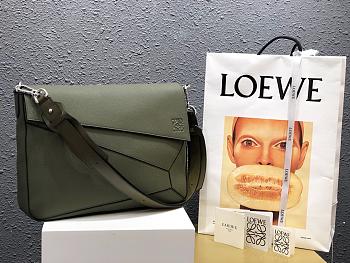 LOEWE Puzzle Messenger Bag Classic Calfskin Avocado Green 36.5 x 27.5 x 10 cm