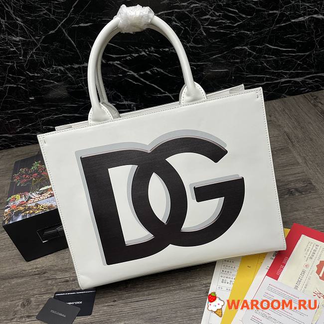 DOLCE & GABBANA SMALL DG Daily Shopper With DG Logo Print Calfskin White BB7023 36 x 28.5 x 13 cm - 1