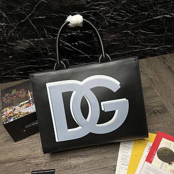DOLCE & GABBANA SMALL DG Daily Shopper With DG Logo Print Calfskin Black BB7023 36 x 28.5 x 13 cm