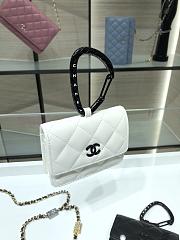 CHANEL CARD HOLDER WITH JEWEL HOOK Lambskin Black Metal White AP2397 11 cm - 2