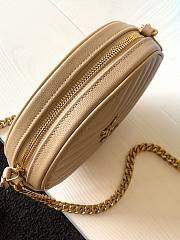 YSL VINYLE ROUND CAMERA BAG IN Chevron-Quilted Grain De Poudre Embossed Leather Beige 6104361 17 x 17 x 5.5 cm - 3