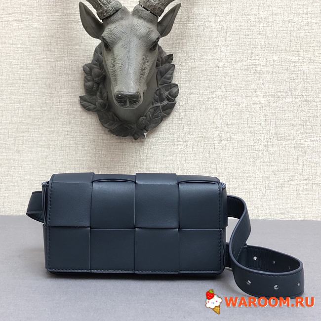 BOTTEGA VENETA BELT CASSETTE Navy 639367 17.5 x 9.5 x 5 cm - 1
