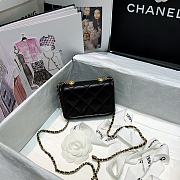 CHANEL MINI Retro Flap Button Bag In Leather Black 13.5 x 9 x 4 cm - 6