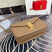 CELINE Pre-Owned 2020s C Charm Shoulder Bag Taupe 370348 21.5 x 15 x 7 cm - 2