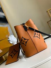 Louis Vuitton Crafty NeoNoe MM Orange M56888 26 cm - 6