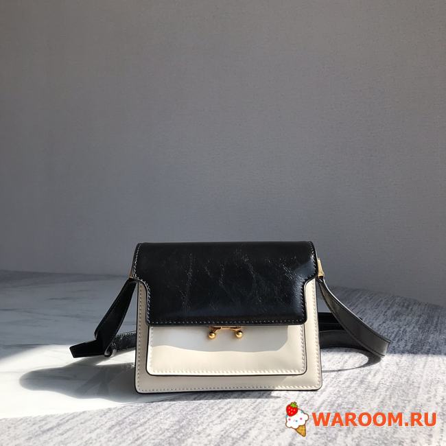 Marni Mini Trunk Bag Leather White/Black Z476N 18 × 13 × 6.5 cm - 1