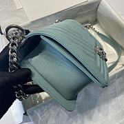 Chanel Medium Boy Bag Chevron Black-tone Metal Grained Leather Blue A67086 25cm - 5