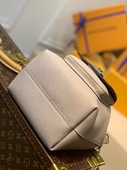 Louis Vuitton Lockme Bucket Bag Greige M57688 20 x 22 x 13 cm - 4
