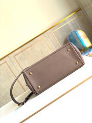 Louis Vuitton Lockme Ever MM Beige M56094 33.5 × 21.5 × 14.5 cm - 3