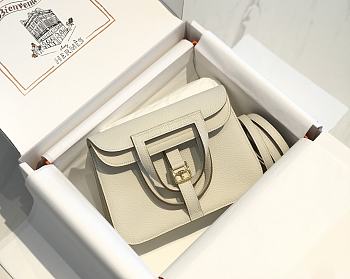 Hermes white bag halzan 22cm