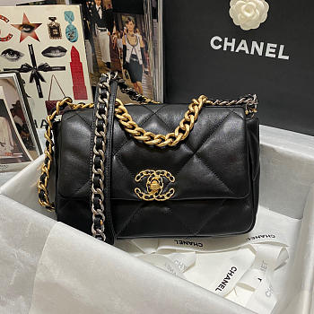 Chanel 19 calfskin in black-26×16×9cm