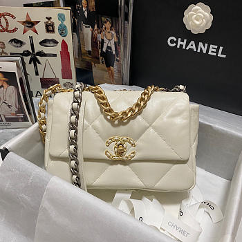 Chanel 19 calfskin in white-26×16×9cm