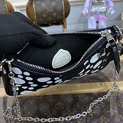 LV x YK Easy Pouch On Strap M81908 Black and white - 19 x 11.5 x 3 cm - 4